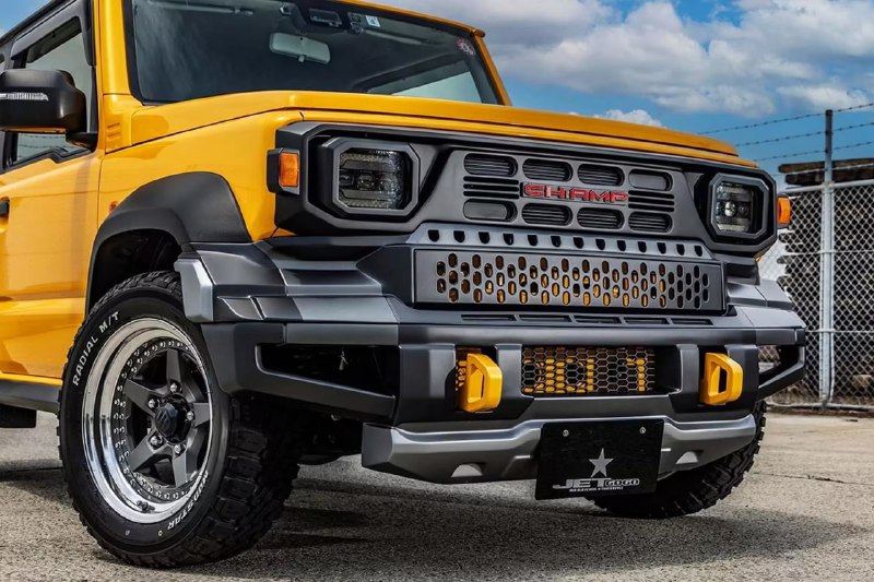 Тюнинг-комплект превращает Suzuki Jimny в стиль Toyota Hilux Champ Тюнинг-комплект превращает Suzuki Jimny в стиль Toyota Hilux Champ