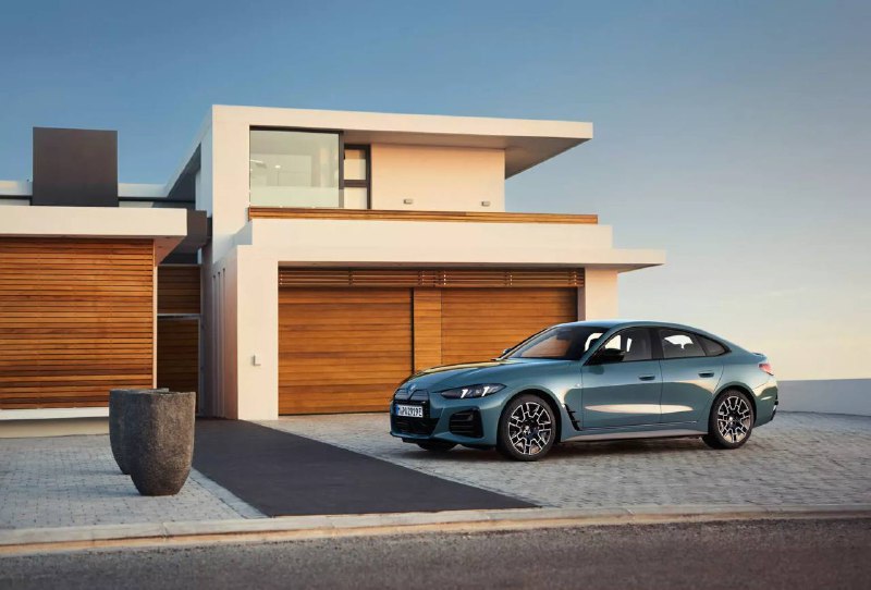 Обновлённый электроседан BMW i4 M60 стал быстрее и эффективнее