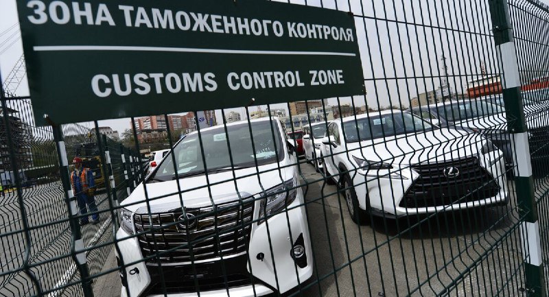 Рекордный импорт легковых автомобилей через порт Владивостока в октябре