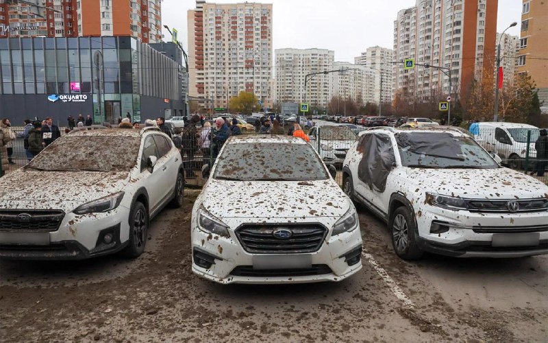 Обвал колонны на горнолыжном комплексе «Снежком»: пострадали автомобили и люди Обвал колонны на горнолыжном комплексе «Снежком»: пострадали автомобили и люди