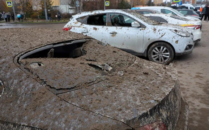 Обвал колонны на горнолыжном комплексе «Снежком»: пострадали автомобили и люди Обвал колонны на горнолыжном комплексе «Снежком»: пострадали автомобили и люди