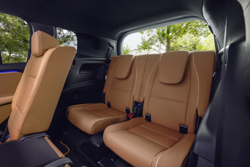 Mercedes-Benz анонсировал новый GLBКомпания Mercedes-Benz опубликовала новые фото GLB второго поколения, мировая премьера которого состоится 8 декабря 2025 года в Австралии.