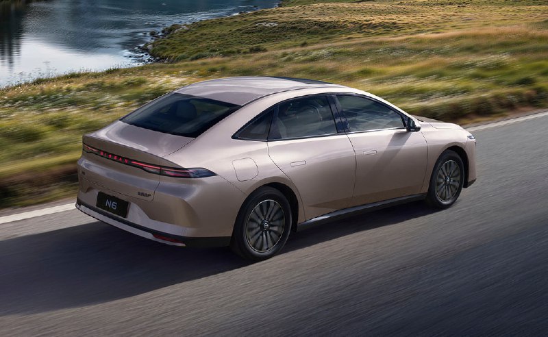 Nissan выпустил в Китае недорогой седан N6 В Китае стартовали продажи нового Nissan N6 — доступного семейного седана D-класса ценой от 109 900 юаней (1,19 млн ₽) до 121 900 юаней (1,31 млн ₽).