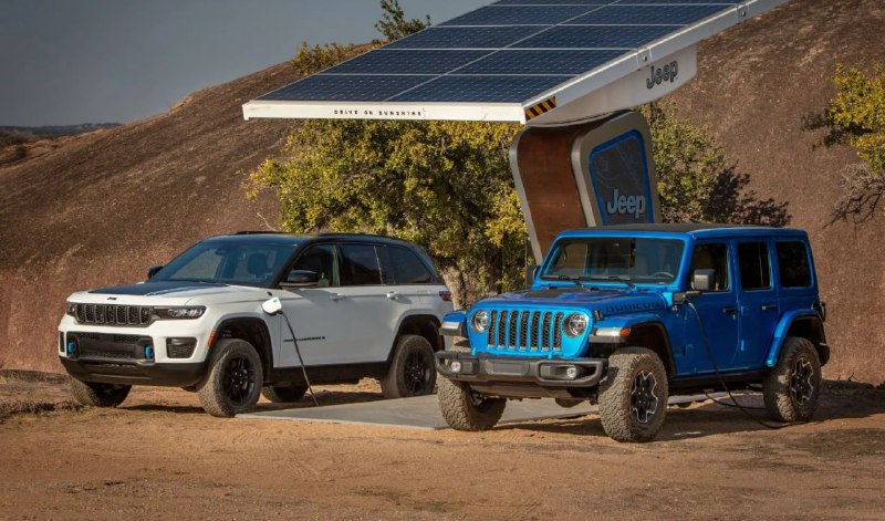 Jeep отзывает тысячи гибридных моделей из-за выявленных дефектов двигателей