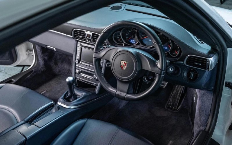 Джеймс Мэй выставил на аукцион свой Porsche 911 Carrera 2010 года