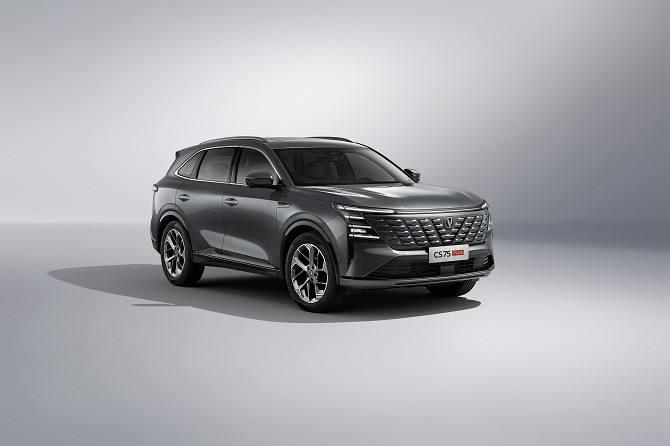Старт продаж нового Changan CS75 Plus в России: особенности и доступные моторы