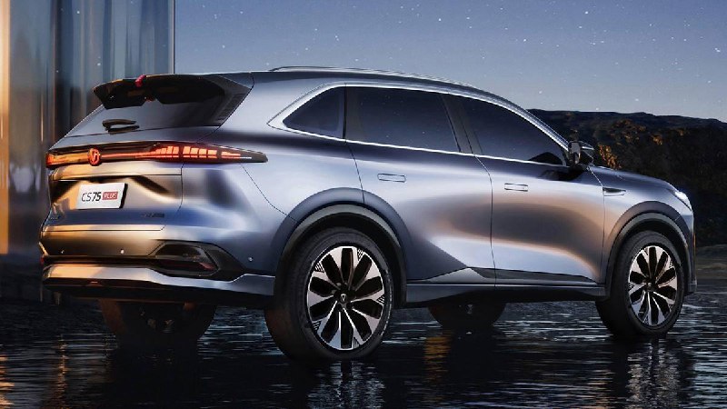 Старт продаж нового Changan CS75 Plus в России: особенности и доступные моторы