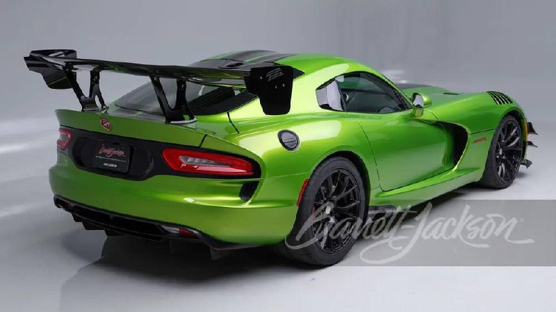 Редчайшая Dodge Viper ACR 2017 с минимальным пробегом выставлена на аукцион