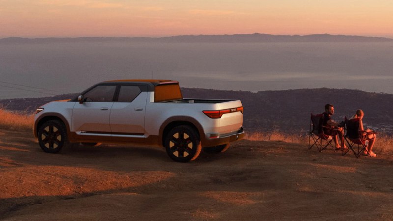 Toyota представит новые версии Land Cruiser: пикап и трехрядный кроссовер Toyota представит новые версии Land Cruiser: пикап и трехрядный кроссовер