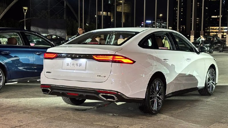 Выпуск нового поколения седана Geely Emgrand в Китае: особенности и цены Выпуск нового поколения седана Geely Emgrand в Китае: особенности и цены