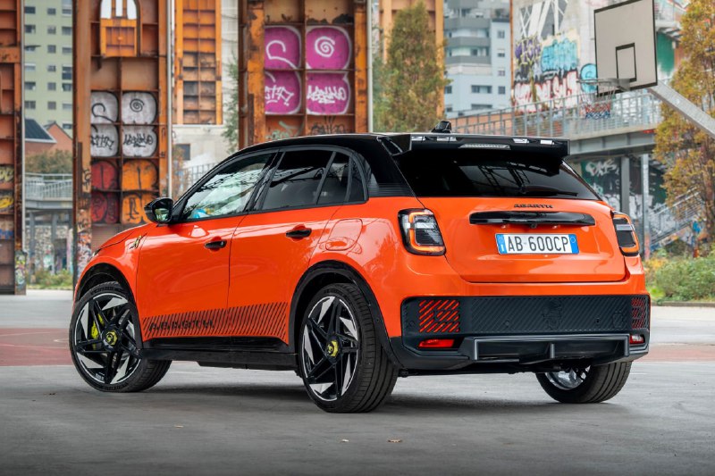 Обновление электромобиля Abarth 600e к 2026 году и новая топ-версия Competizione Обновление электромобиля Abarth 600e к 2026 году и новая топ-версия Competizione