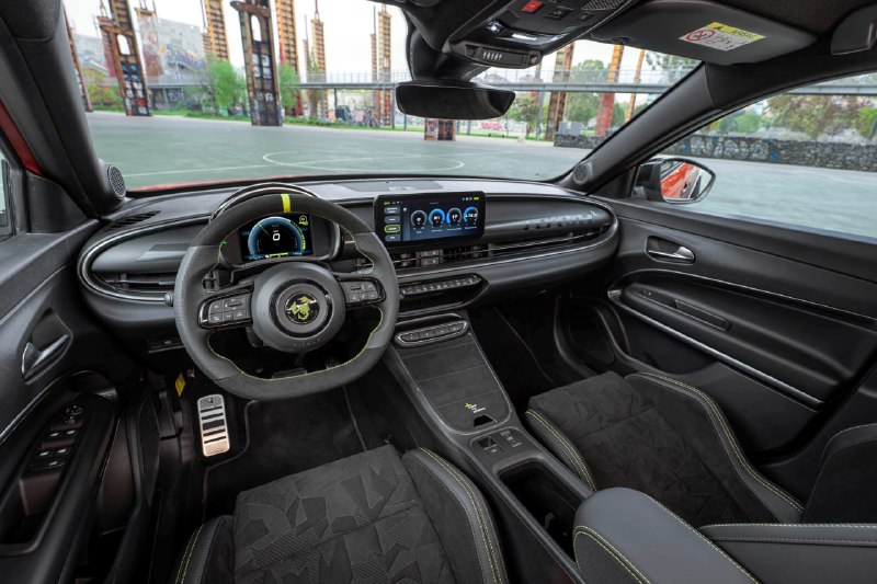 Обновление электромобиля Abarth 600e к 2026 году и новая топ-версия Competizione Обновление электромобиля Abarth 600e к 2026 году и новая топ-версия Competizione