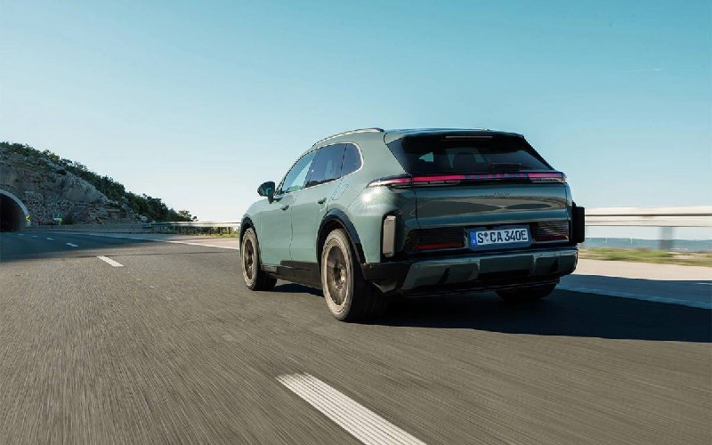 Новый электрический Porsche Cayenne удивляет своей мощностью и современным дизайном Новый электрический Porsche Cayenne удивляет своей мощностью и современным дизайном