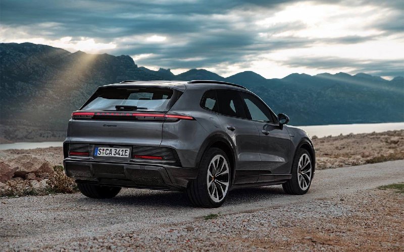 Новый электрический Porsche Cayenne удивляет своей мощностью и современным дизайном Новый электрический Porsche Cayenne удивляет своей мощностью и современным дизайном