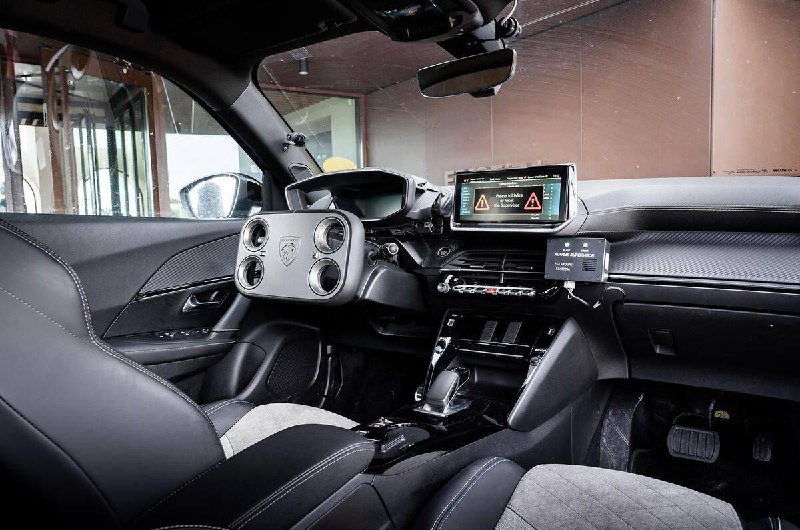 Peugeot представила необычный концепт с инновационным квадратным рулем Peugeot представила необычный концепт с инновационным квадратным рулем