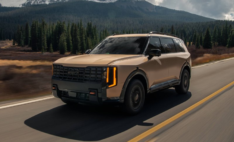 Kia представила новый Telluride Вместо прежнего атмосферного V6 модель теперь оснащается 2,5-литровым турбомотором на 274 л.с., а также впервые получила гибридную установку мощностью 329 л.с.Гибрид сочетает 2,5-литровую турбочетвёрку, два электромотора и 6-ступенчатый автомат. Kia представила новый Telluride Вместо прежнего атмосферного V6 модель теперь оснащается 2,5-литровым турбомотором на 274 л.с., а также впервые получила гибридную установку мощностью 329 л.с.Гибрид сочетает 2,5-литровую турбочетвёрку, два электромотора и 6-ступенчатый автомат.