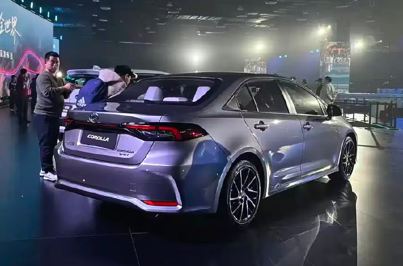 Обновлённая Toyota Corolla представлена в Китае Обновлённая Toyota Corolla представлена в Китае
