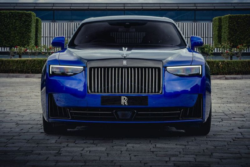 Роскошный Rolls-Royce Ghost в стиле ретроигр 8-битной эпохи Роскошный Rolls-Royce Ghost в стиле ретроигр 8-битной эпохи