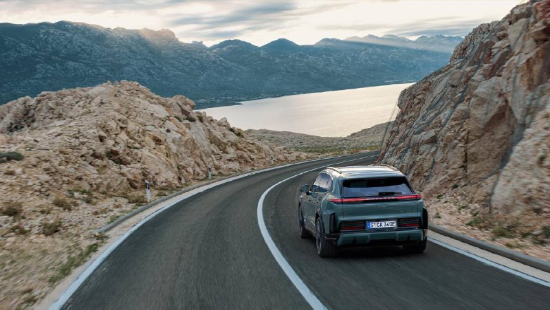 Электрический Porsche Cayenne Turbo достиг новых рекордов по мощности и скорости Электрический Porsche Cayenne Turbo достиг новых рекордов по мощности и скорости