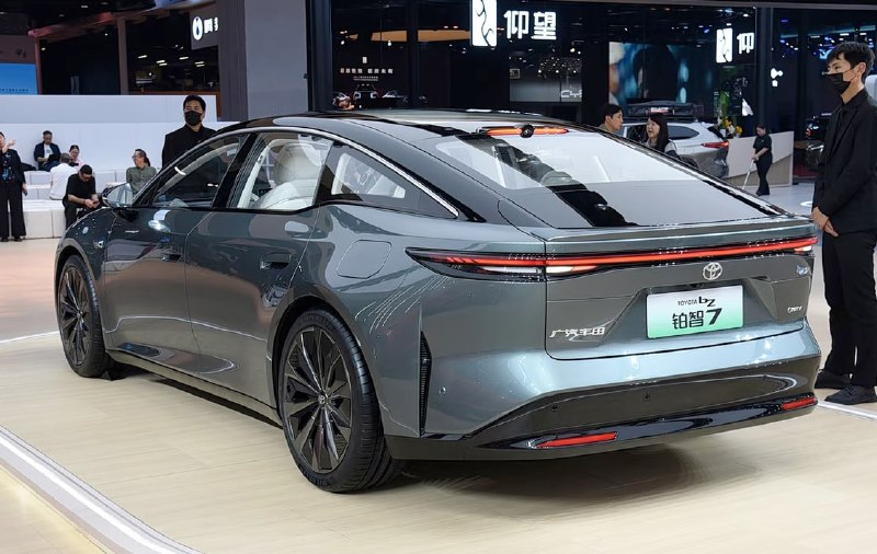 Toyota представляет электроседан bZ7 в Китае как альтернативу Tesla Model S Toyota представляет электроседан bZ7 в Китае как альтернативу Tesla Model S
