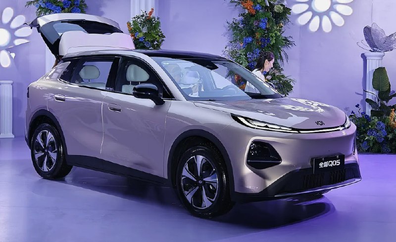 Новый электрокроссовер Changan Nevo Q05 с передовыми функциями за доступную цену Новый электрокроссовер Changan Nevo Q05 с передовыми функциями за доступную цену