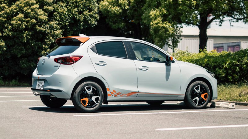 Обновленная Mazda2 2026 — новые функции и цены для японского рынка