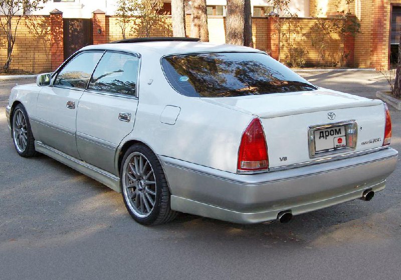Обзор классического японского седана Toyota Crown Majesta 1995 года Обзор классического японского седана Toyota Crown Majesta 1995 года