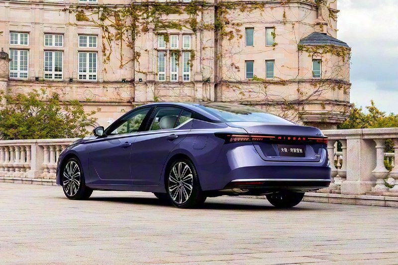 На рынке появился обновлённый Nissan Teana: новый дизайн и технологии На рынке появился обновлённый Nissan Teana: новый дизайн и технологии