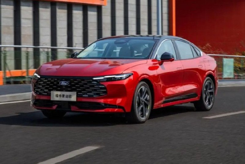 Обновленный китайский Ford Mondeo получил новые характеристики и классические фары Обновленный китайский Ford Mondeo получил новые характеристики и классические фары