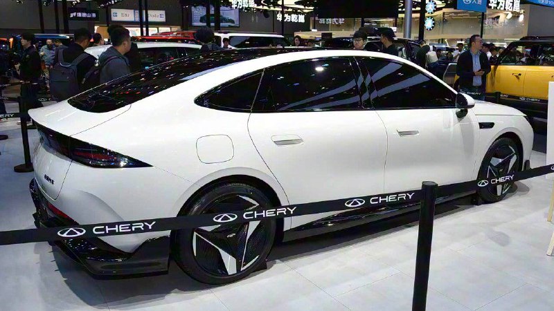 В Китае представлен новый электроседан Chery Fulwin A9 EV