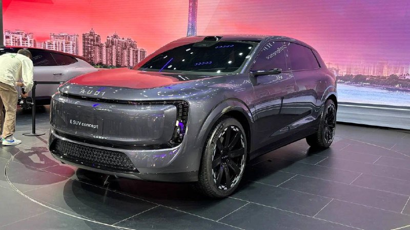 Audi представила новый кроссовер без фирменных колец на китайском рынке Audi представила новый кроссовер без фирменных колец на китайском рынке