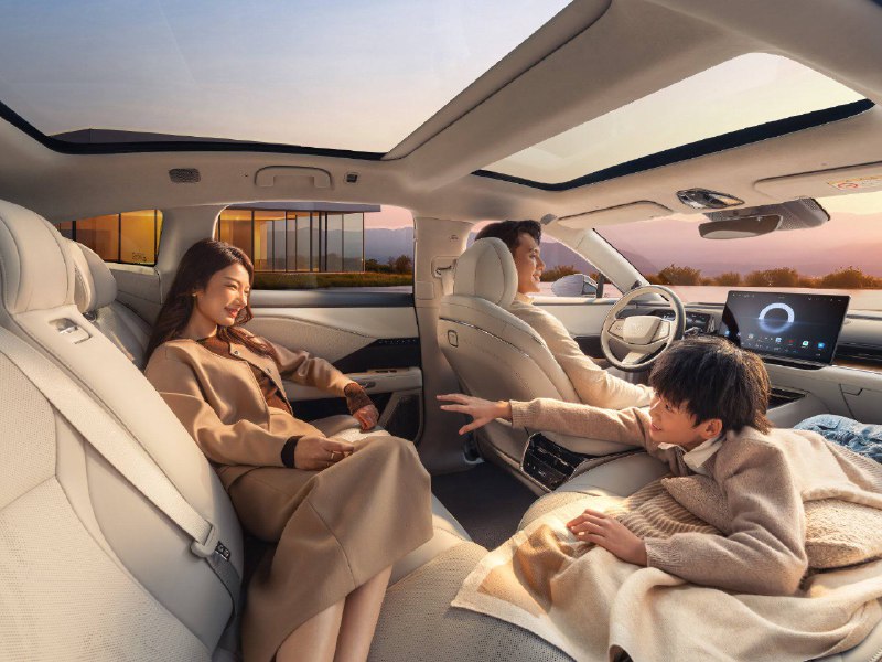 Новые официальные фото интерьера - Toyota bZ7.bZ7 оснащён системой Huawei Harmony Space 5.0 (интеллектуальная система кабины) и операционной системой Huawei Harmony OS.