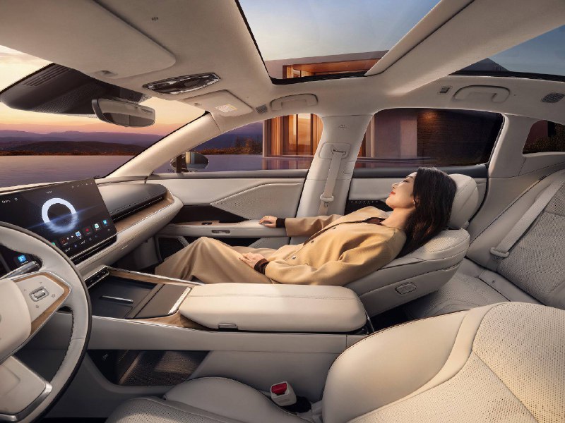 Новые официальные фото интерьера - Toyota bZ7.bZ7 оснащён системой Huawei Harmony Space 5.0 (интеллектуальная система кабины) и операционной системой Huawei Harmony OS.