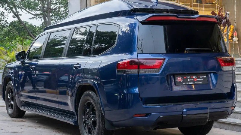 Индийские мастера создали роскошный тюнинг для Toyota Land Cruiser 300 Индийские мастера создали роскошный тюнинг для Toyota Land Cruiser 300