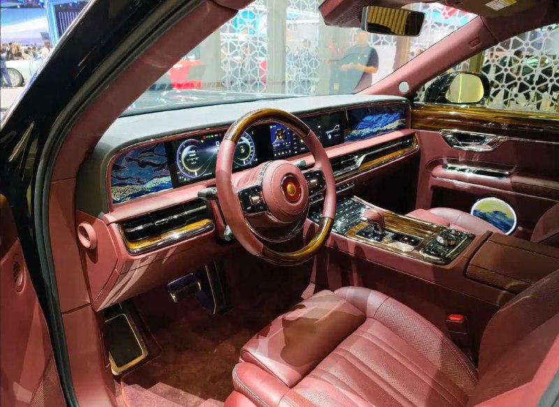 Люксовый китайский седан Hongqi Guoli Danxia представлен в Гуанчжоу Люксовый китайский седан Hongqi Guoli Danxia представлен в Гуанчжоу