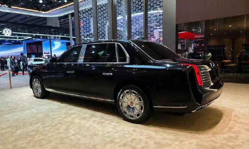 Люксовый китайский седан Hongqi Guoli Danxia представлен в Гуанчжоу Люксовый китайский седан Hongqi Guoli Danxia представлен в Гуанчжоу