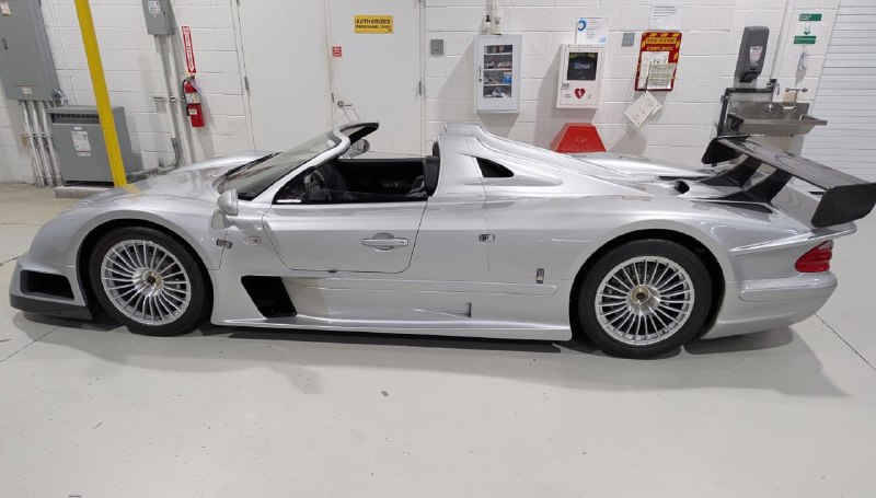 ФБР конфисковало роскошный Mercedes CLK-GTR у одного из разыскиваемых преступников