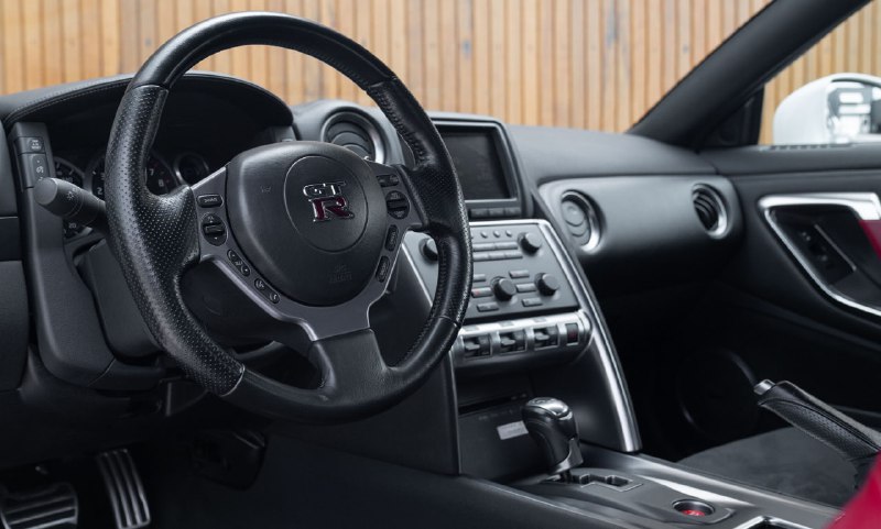 Уникальный Nissan GT-R 2010 года превращён в внедорожник и выставлен на продажу в Европе