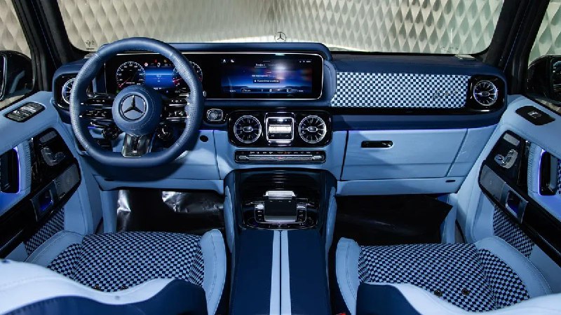 Первый российский Geländewagen с ретро-тюнингом от Carlex выставлен на продажуАвто.ру разместила первое предложение о продаже Mercedes-Benz AMG G-класса с эксклюзивным тюнинг-пакетом Carlex Design G-Vintage.