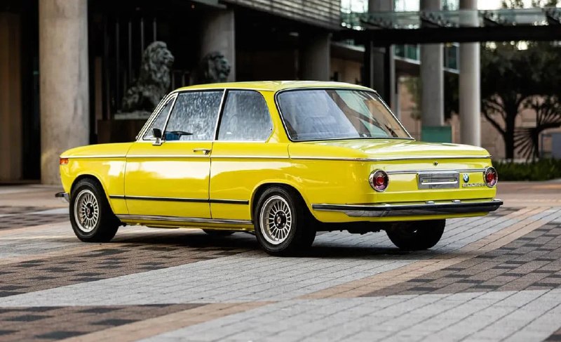 Необычный электромобиль на аукционе: классический BMW 2002 переделан в электромобиль Необычный электромобиль на аукционе: классический BMW 2002 переделан в электромобиль