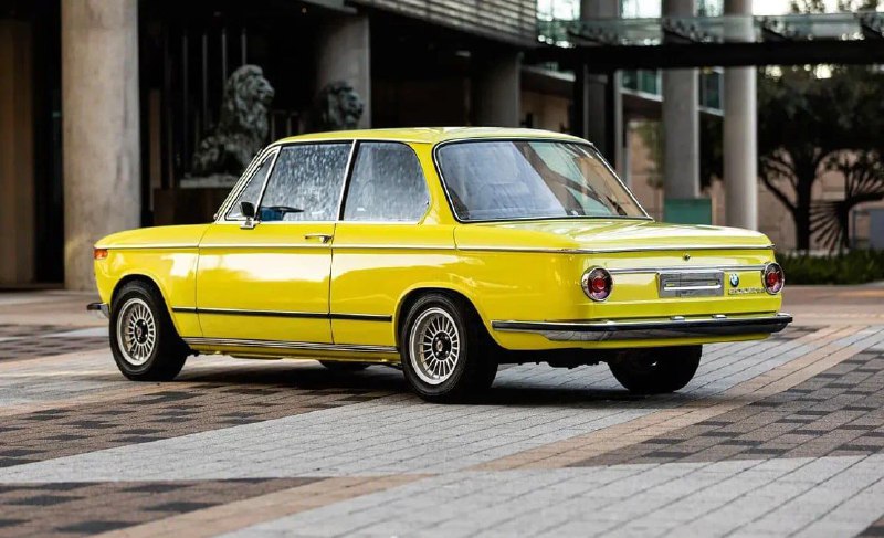 На аукционе выставлен переделанный электрифицированный BMW 2002