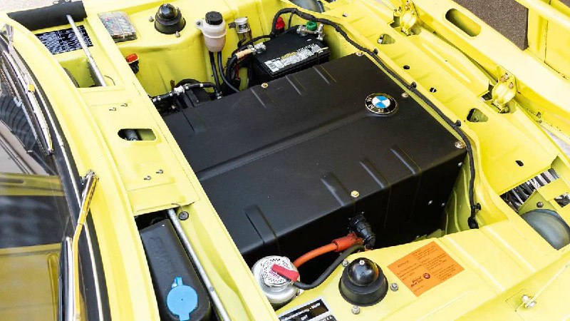 На аукционе выставлен переделанный электрифицированный BMW 2002