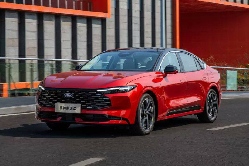 Ford опубликовал подробности о новом Mondeo.• Выход запланирован на 4 декабря в Китае.• HV/чистый двигатель внутреннего сгорания.• Габариты: 4935×1875×1500 мм• Рестайлинг, замена задних фонарей, замена колесных дисков, добавлен новый цвет кузова.• Улучшен голосовой помощник, добавлена ​​беспроводная зарядка смартфона.• 1,5 л турбо (196 л.с./263 Нм)или 2,0 л турбо (261 л.с./393 Нм)AUTOZZZ | Подписаться