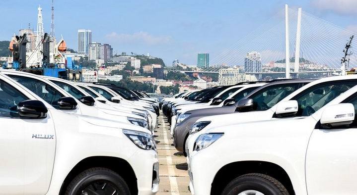 Запрет на ввоз праворульных и гибридных автомобилей в Россию из-за требований к фарам Запрет на ввоз праворульных и гибридных автомобилей в Россию из-за требований к фарам