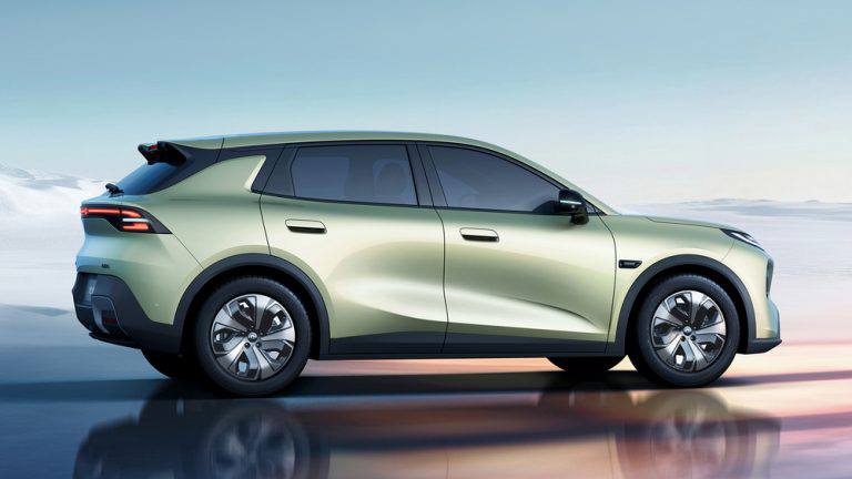 Changan начинает выпуск Nevo Q05.• Габариты: 4435×1855×1595 мм.• 15,6-дюймовый экран 2,5K.• Передние сиденья с подогревом, вентиляцией и массажем.• 256-цветная подсветка салона.• Совместимость с CarPlay/HiCar, совместимость с Haier.• Запас хода 405 или 506 км (CLTC).• Аккумулятор CATL LFP.• Система помощи водителю «Тяньшу».Начальная цена в Китае - 1,76 миллиона иен (~850 тысяч рублей).AUTOZZZ | Подписаться Changan начинает выпуск Nevo Q05.• Габариты: 4435×1855×1595 мм.• 15,6-дюймовый экран 2,5K.• Передние сиденья с подогревом, вентиляцией и массажем.• 256-цветная подсветка салона.• Совместимость с CarPlay/HiCar, совместимость с Haier.• Запас хода 405 или 506 км (CLTC).• Аккумулятор CATL LFP.• Система помощи водителю «Тяньшу».Начальная цена в Китае - 1,76 миллиона иен (~850 тысяч рублей).AUTOZZZ | Подписаться