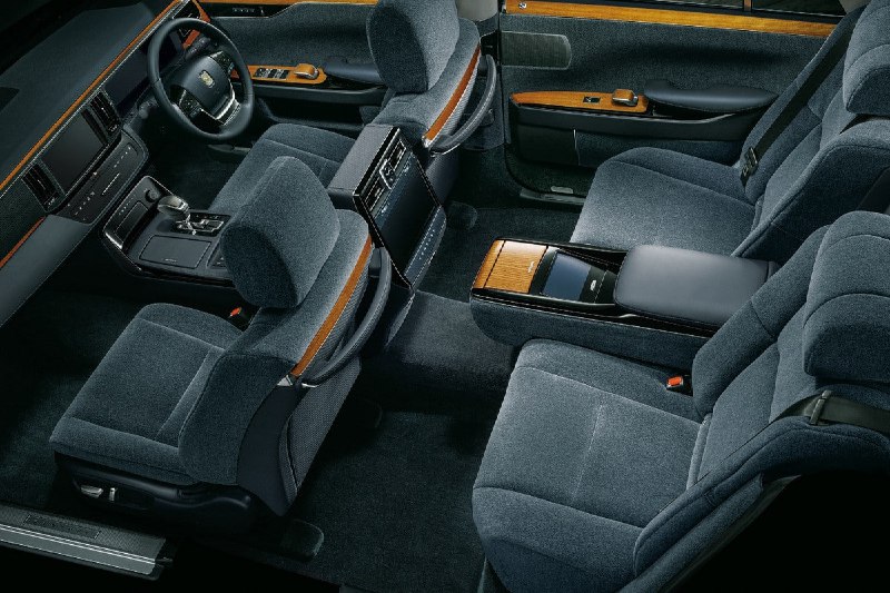Обновлённый японский флагман: новые особенности и цена лимузина Toyota Century Обновлённый японский флагман: новые особенности и цена лимузина Toyota Century