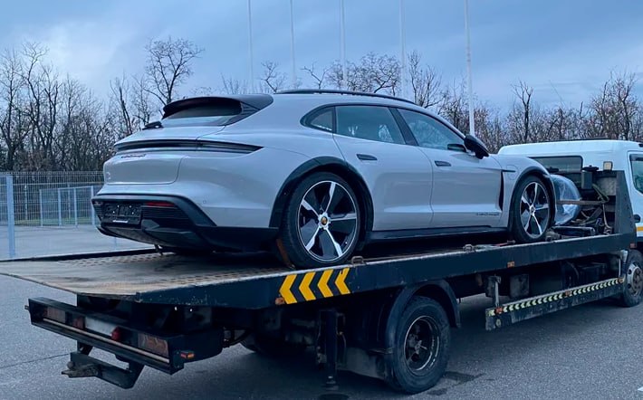 Массовая блокировка автомобилей Porsche в России из-за сбоя спутниковой сигнализации