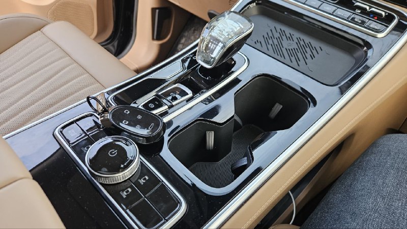 На дорогах Краснодарского края пробуем новый минивэн JAC RF8. На дорогах Краснодарского края пробуем новый минивэн JAC RF8.