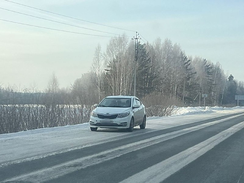 Сотрудники ГИБДД оказали помощь детям и сопровождающим их лицам при поломке автомобиля на дороге