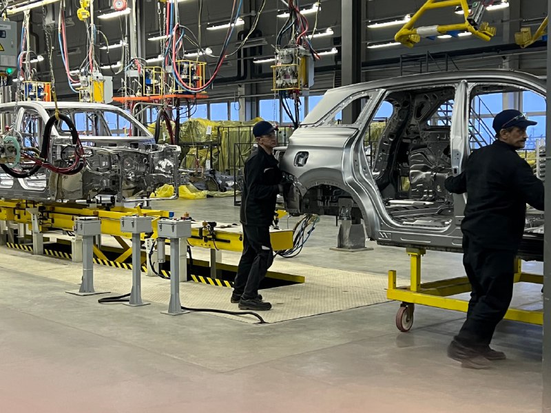 Российский автозавод Evolute запустил производство электромобилей и гибридов с новым технологическим комплексом